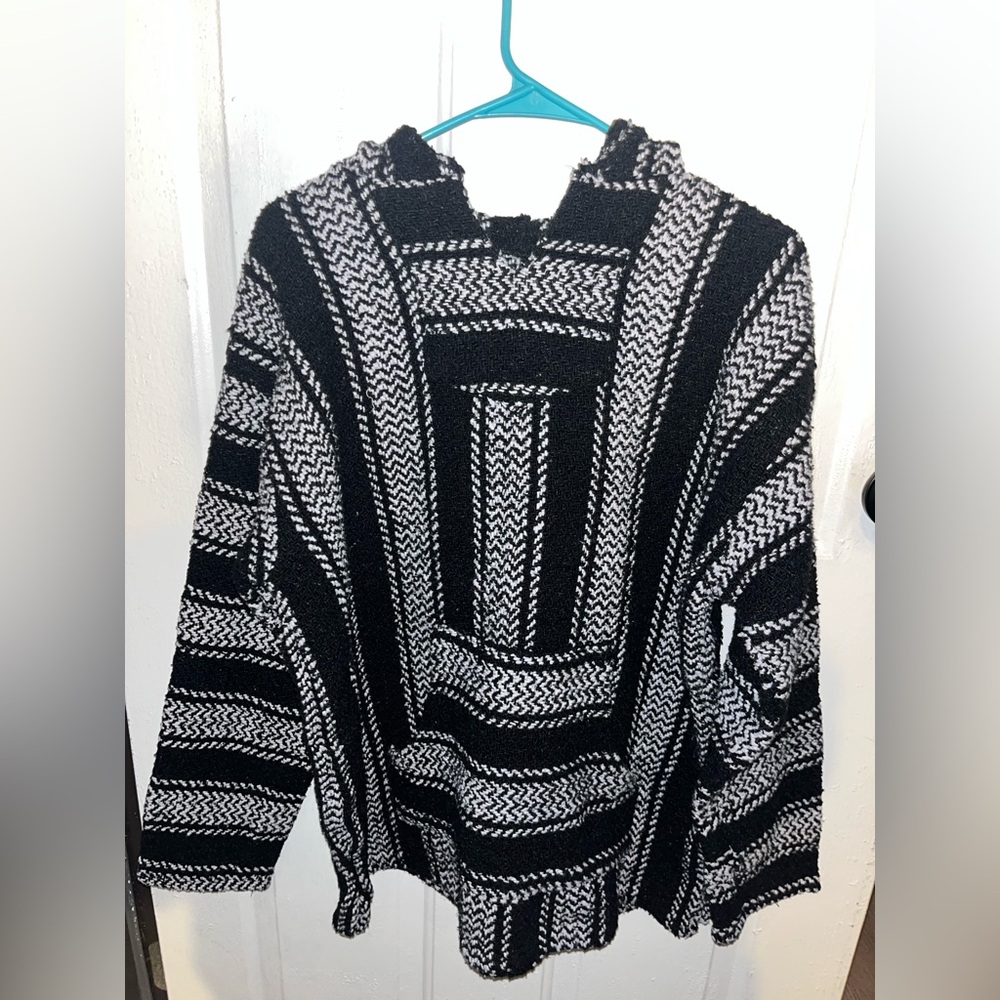 Men's Black and White Patterned Drug Rug